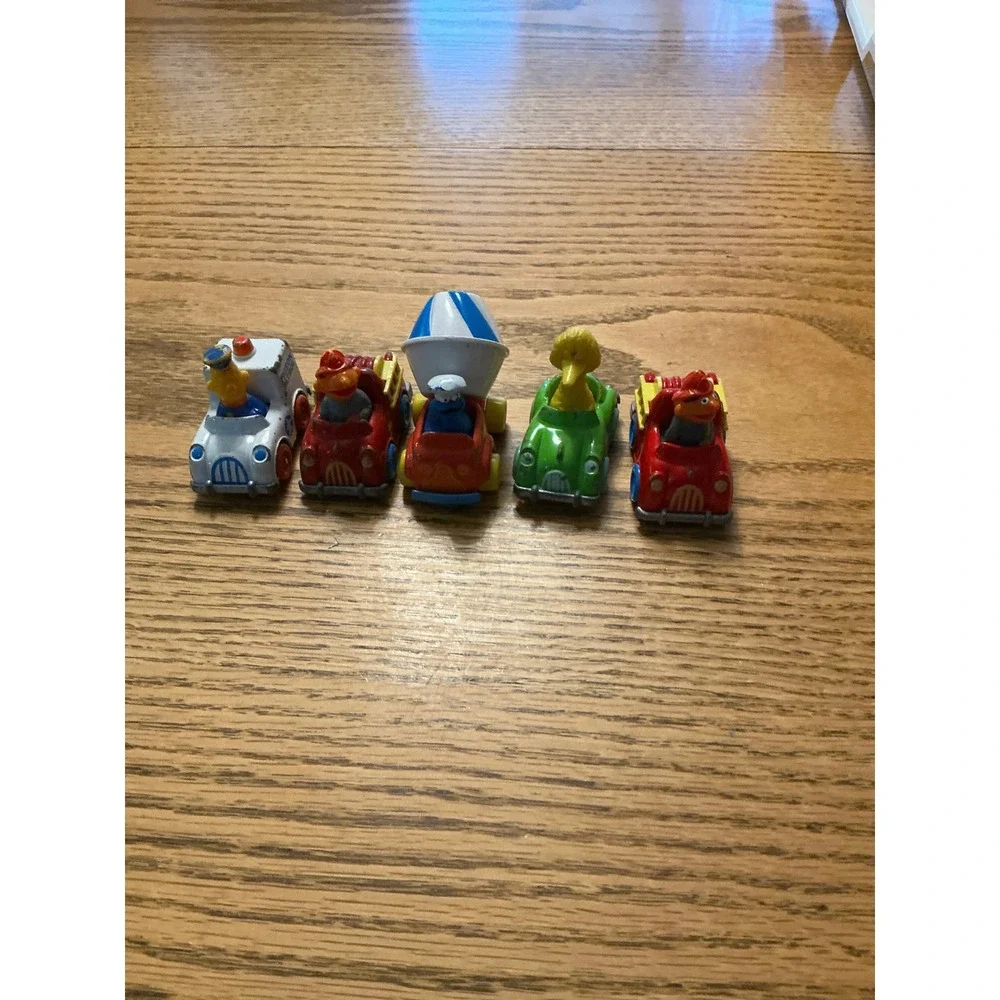 Vintage Sesame Street Vehicle metal 5 Mini Figures Ernie Bert Big‎ Bird Elmo